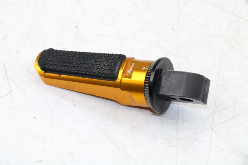 cale-pied-arriere-gauche-suzuki-gsr-125-cm3plus-43530-3-1.jpeg