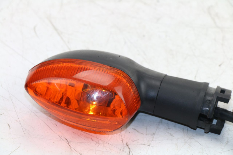 clignotant-arriere-gauche-yamaha-yzf-r6-125-cm3plus-46965-1.jpeg
