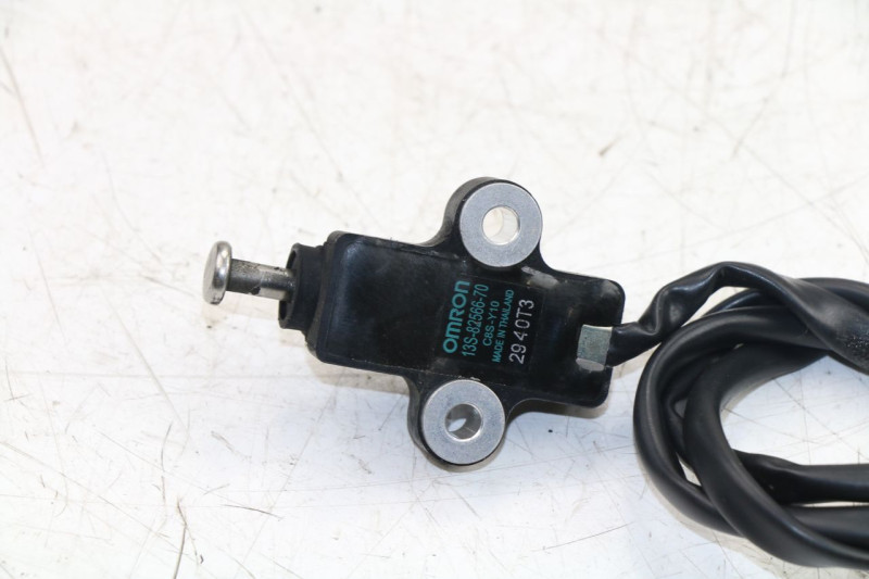 coupe-contact-bequille-yamaha-yzf-r6-125-cm3plus-46953-2.jpeg