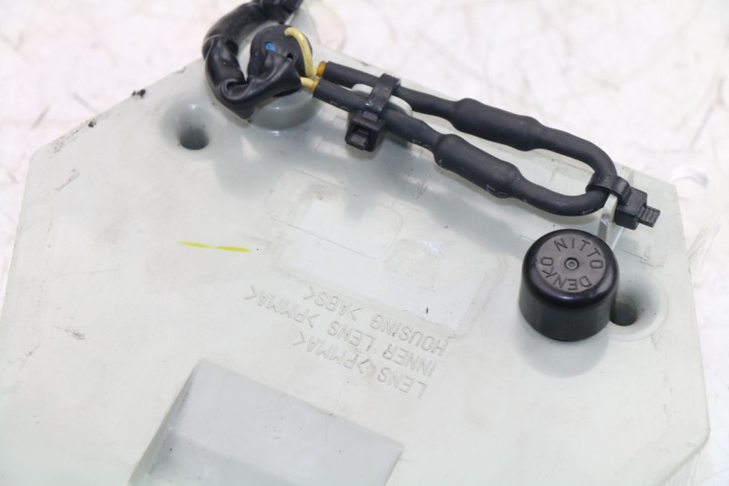 feu-arriere-yamaha-yzf-r6-125-cm3plus-46959-3.jpeg