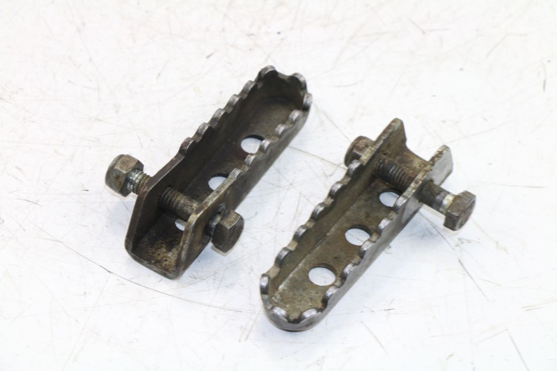 paire-cale-pied-arriere-derbi-senda-r-x-trem-50-cm3-47198-2-1.jpeg