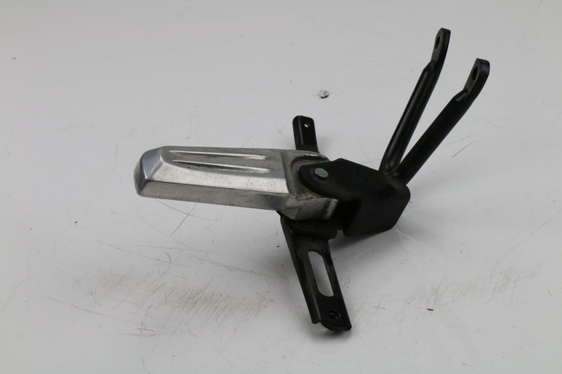 platine-cale-pied-arriere-gauche-honda-pcx-jf28-125-cm3plus-38548-3.jpeg
